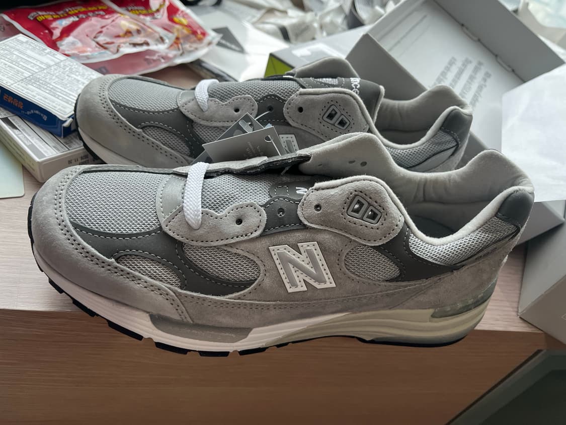 뉴발란스 992 그레이 255사이즈 새상품 팝니다 상품이미지4