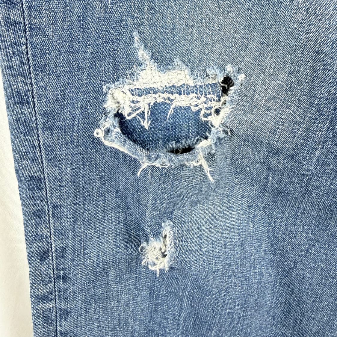 (34) 게스 슬림핏 데미지 데님 팬츠 상품이미지4