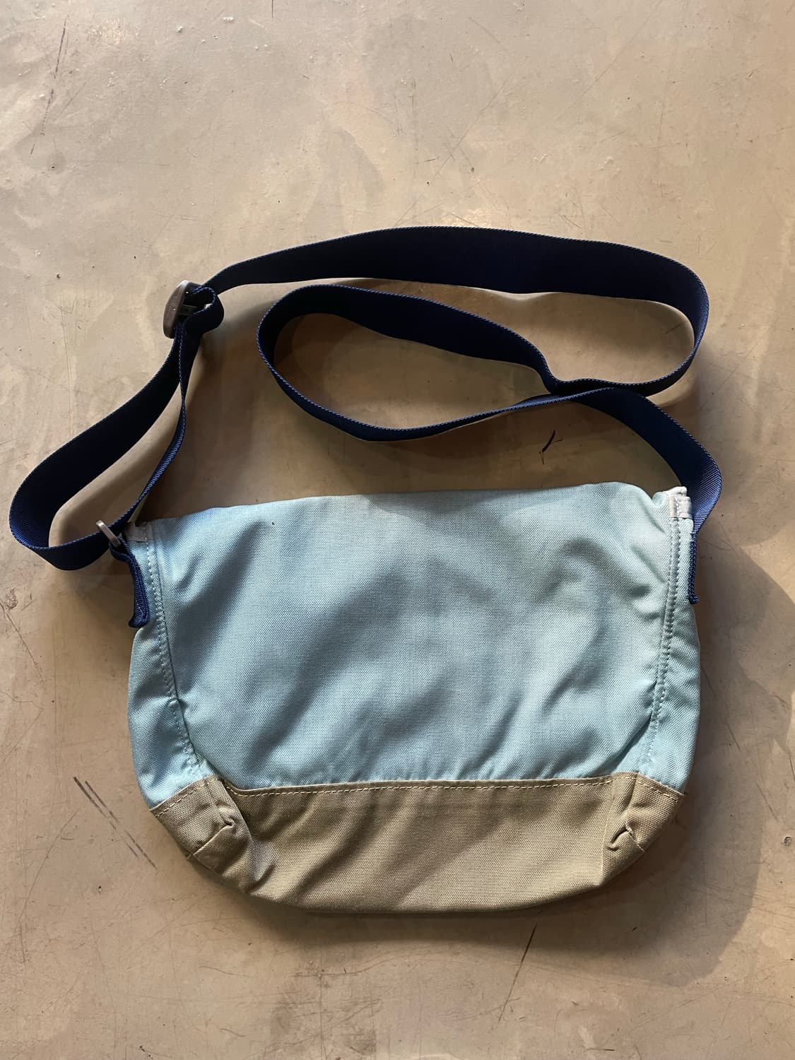 구형 그레고리 크로스백  상품이미지4