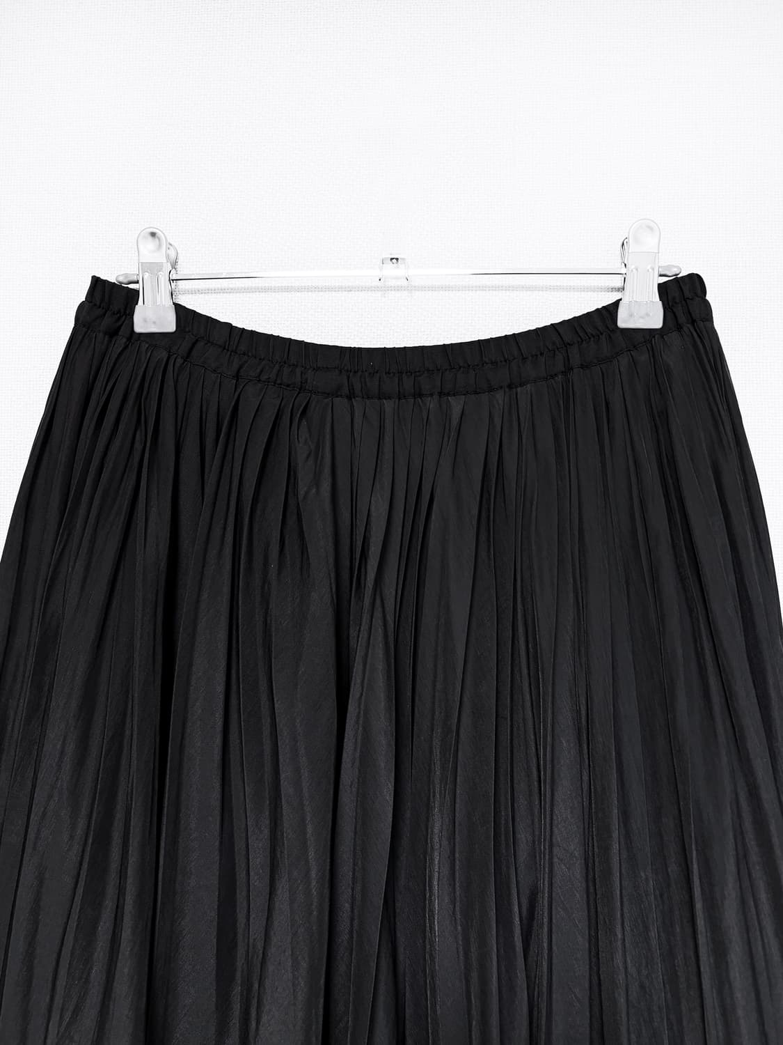Pleated Round-Hem Long Skirt - Black 상품이미지5