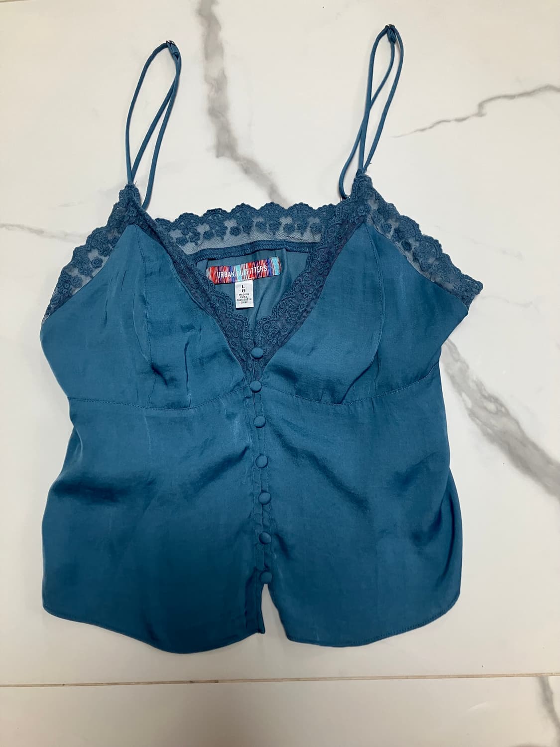 얼반아웃피터스 dinner & drinks 레이스 실키 캐미 탑 상품이미지1