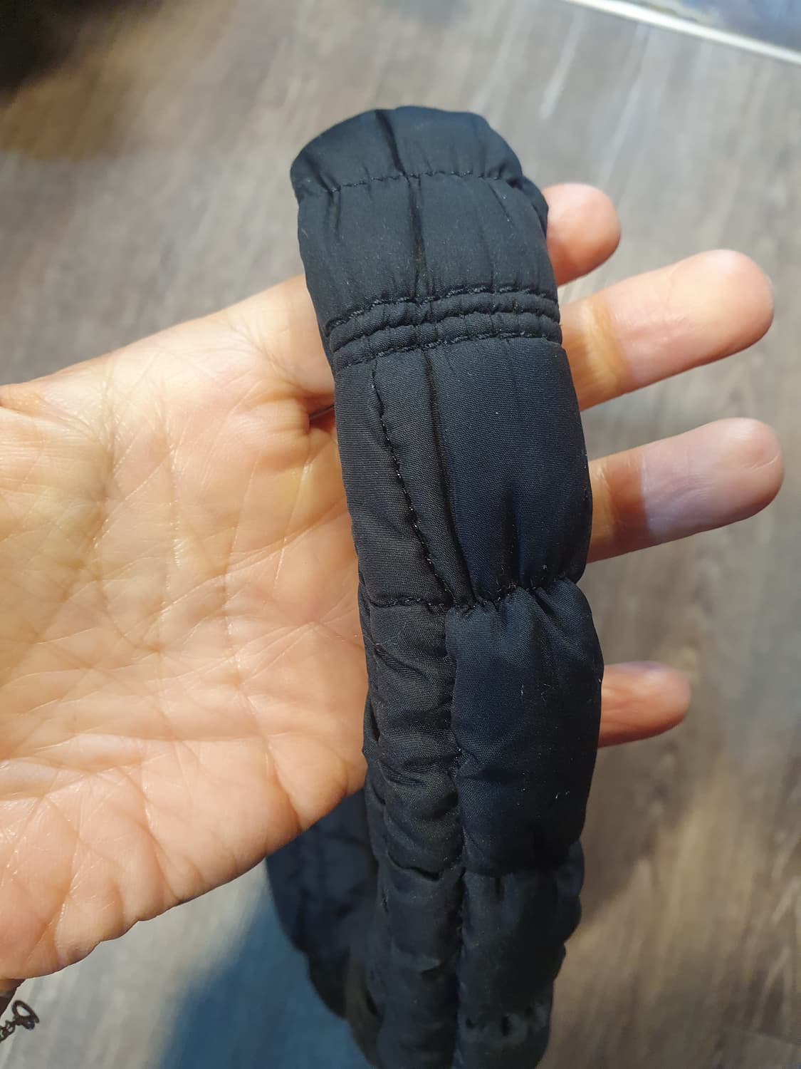 COS 코스 퀼티드 미니백 블랙 구름백 상품이미지2