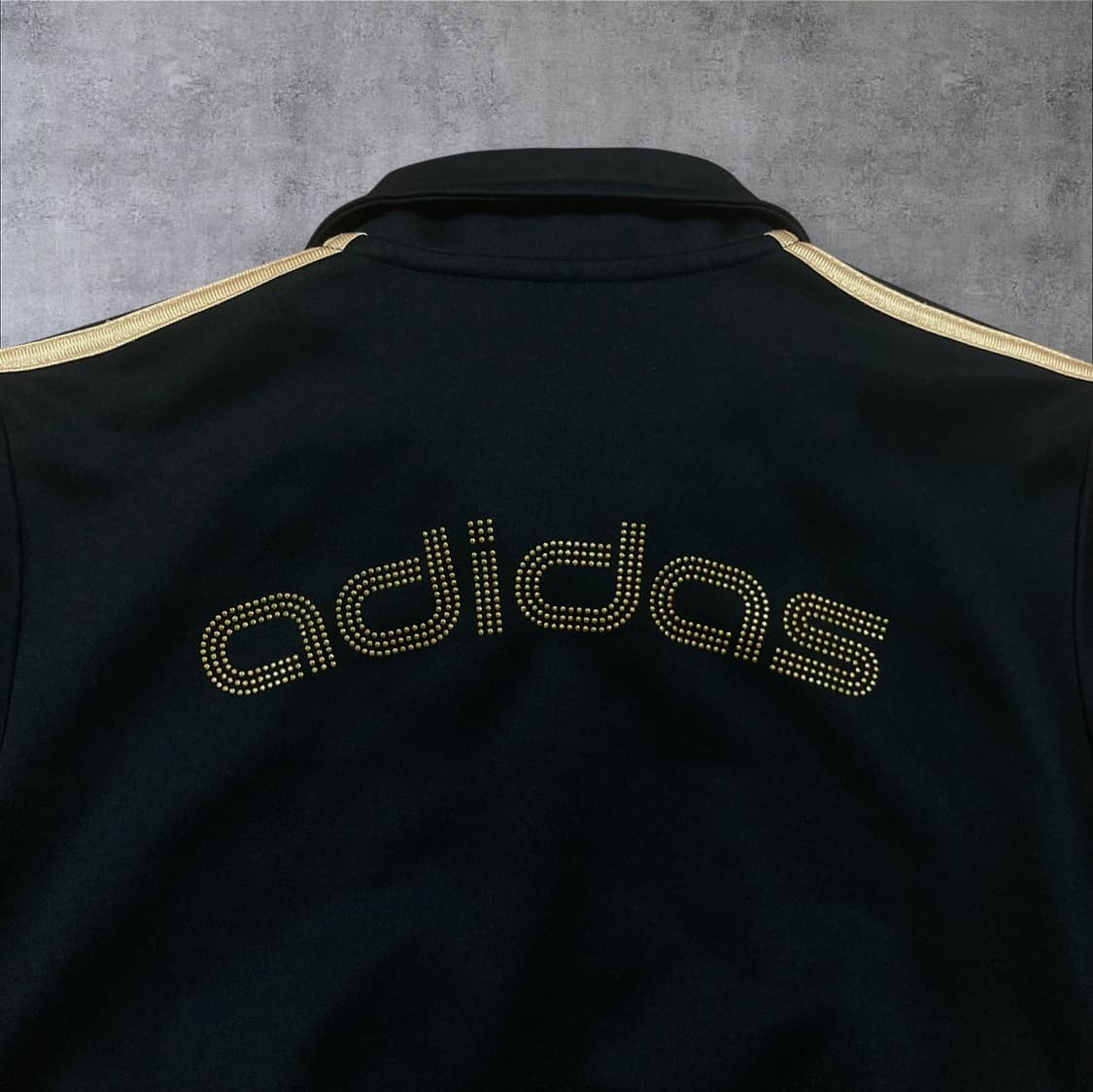 아디다스 스펠아웃 로고 사이드 라인 블랙 트랙탑 상품이미지2