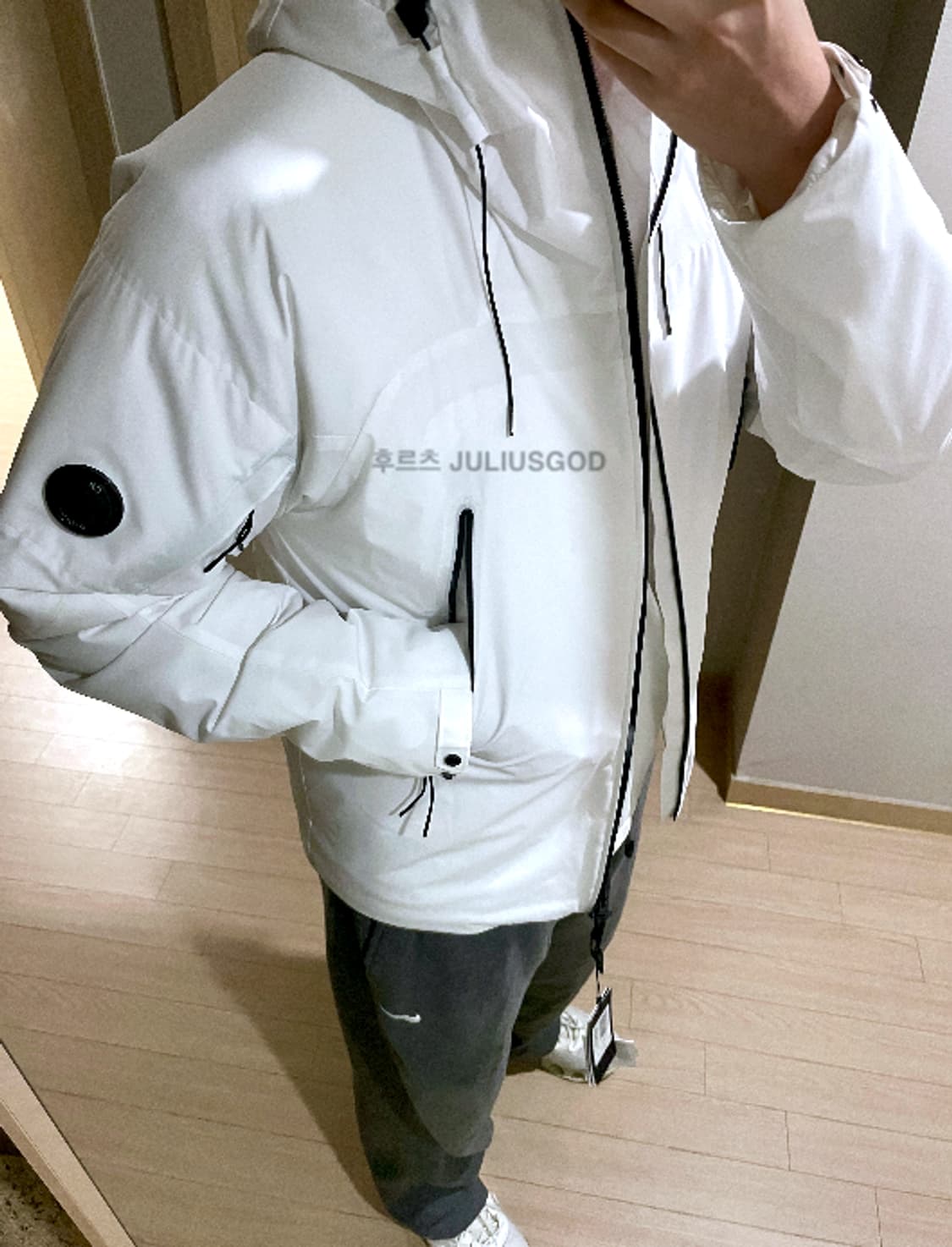 [105/새제품] CP컴퍼니 프리마로프트 하이넥 숏패딩 씨피컴퍼니 상품이미지6