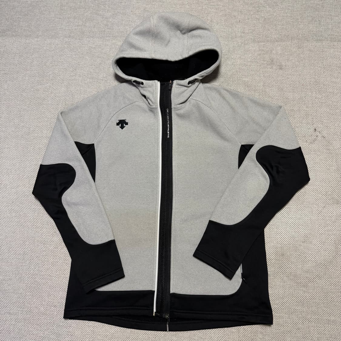 데상트 기모 폴라텍 후디 상품이미지1