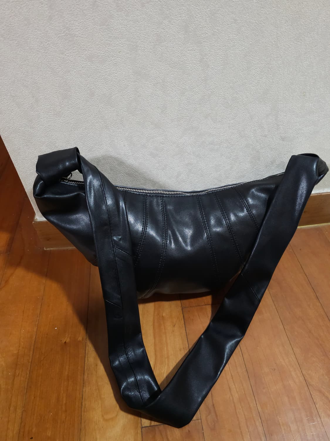 르메르 스몰 크루아상 백 소프트 나파레더블랙 상품이미지1