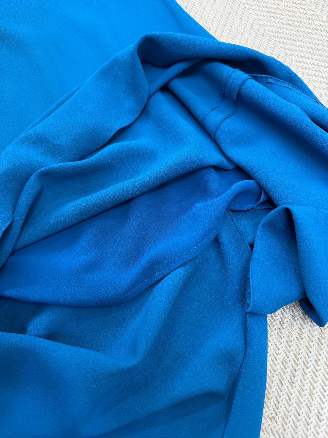 정품) 더캐시미어 한섬 물결 스커트 블루 64(28) 상품이미지6