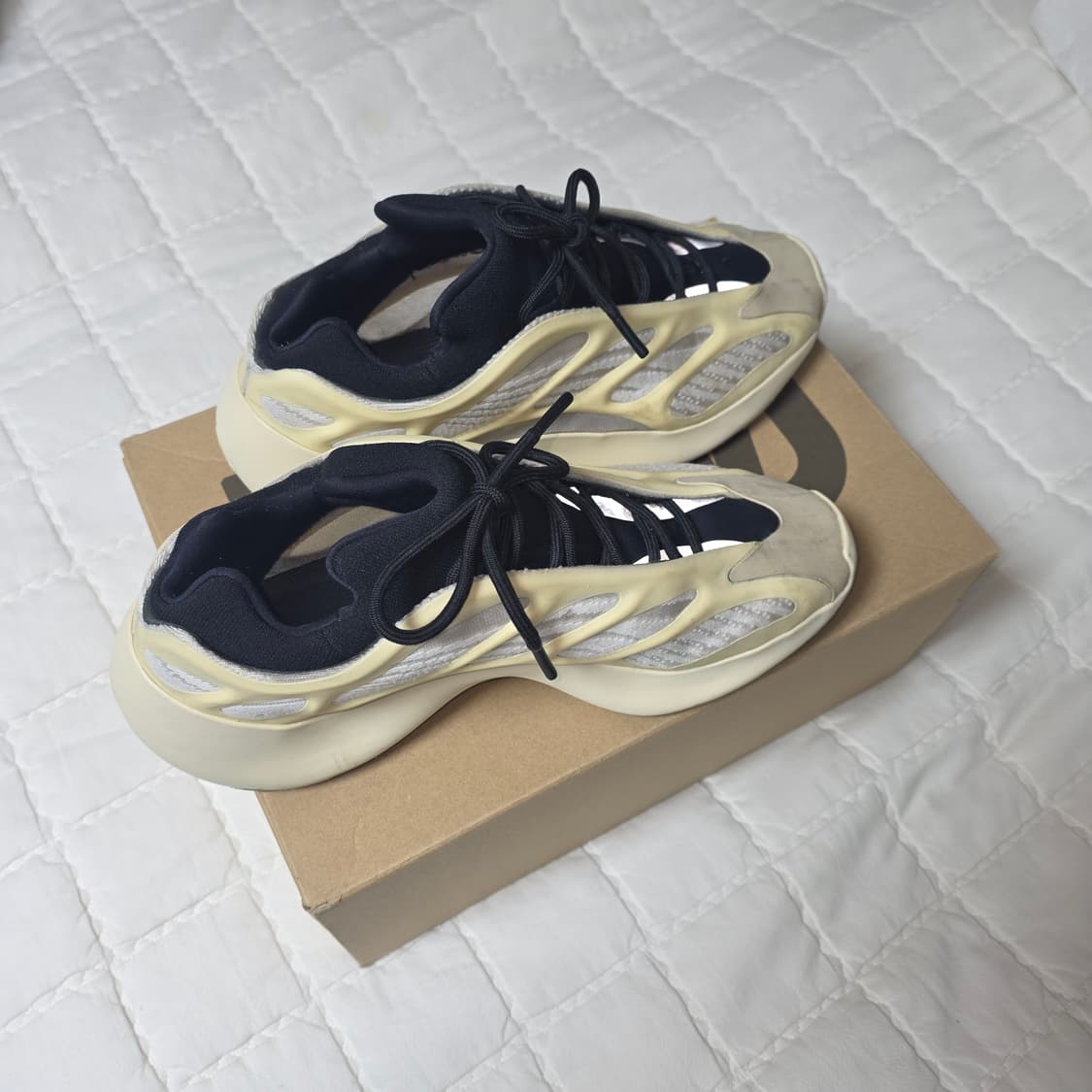 (중고) 아디다스 이지 700 V3 아자엘 2019 280사이즈 상품이미지4