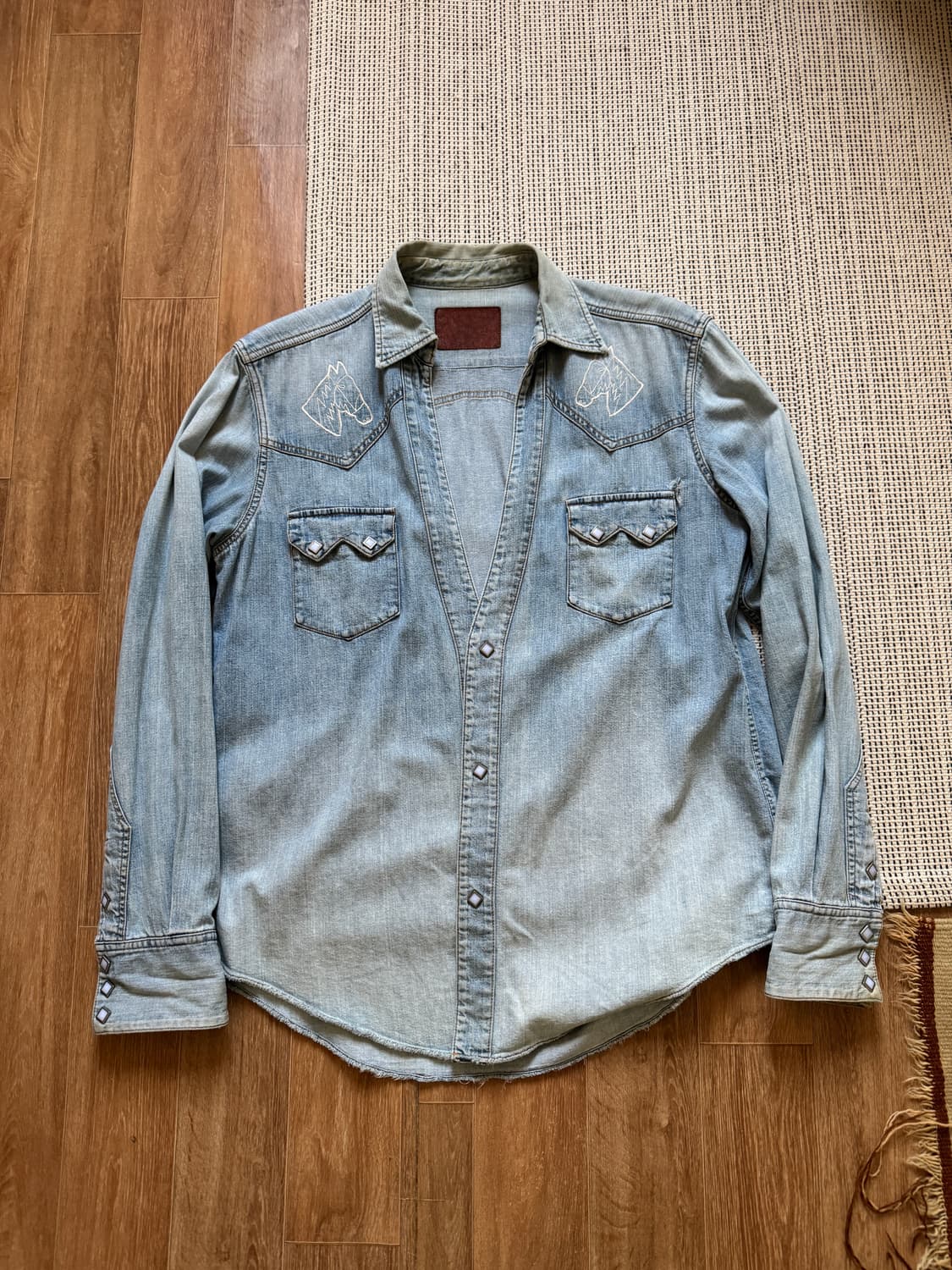 The letters 더 레터스 리미티드 데님 웨스턴 셔츠 상품이미지1