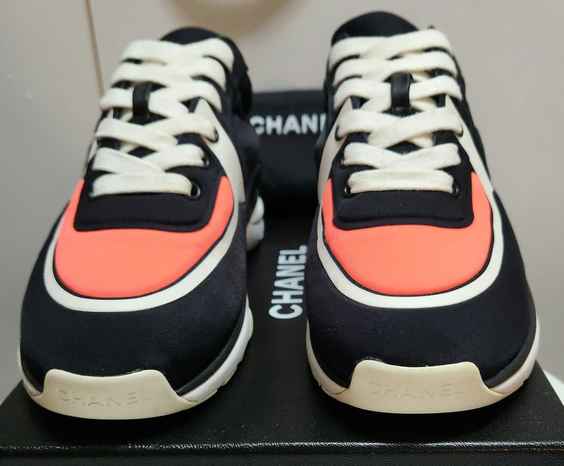 [정품]샤넬 스니커즈 운동화 CC로고 로우탑 블랙/화이트/오렌지 36.5 상품이미지5