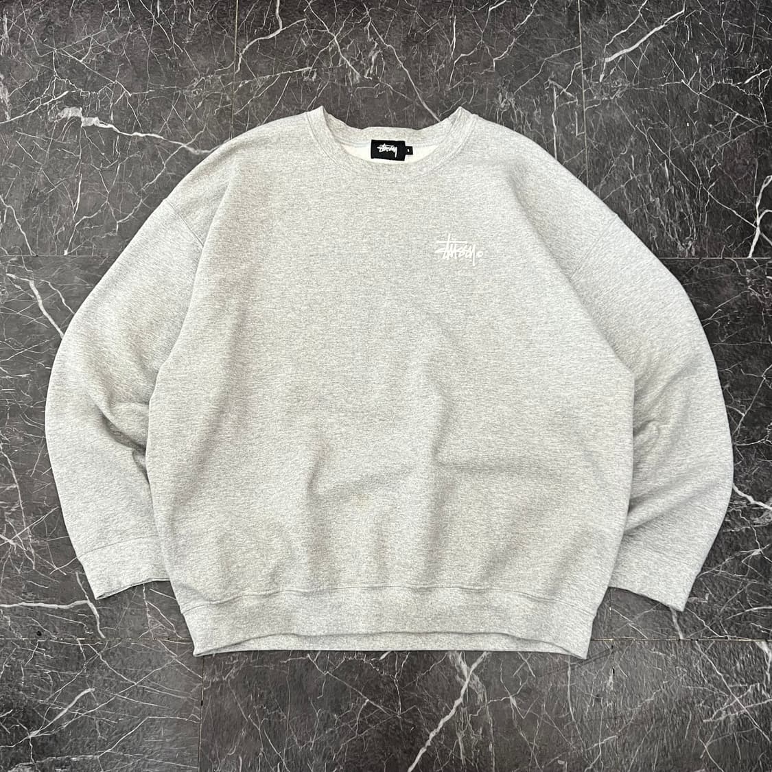 스투시 베이직로고 오버사이즈 스웻 맨투맨 그레이 상품이미지2