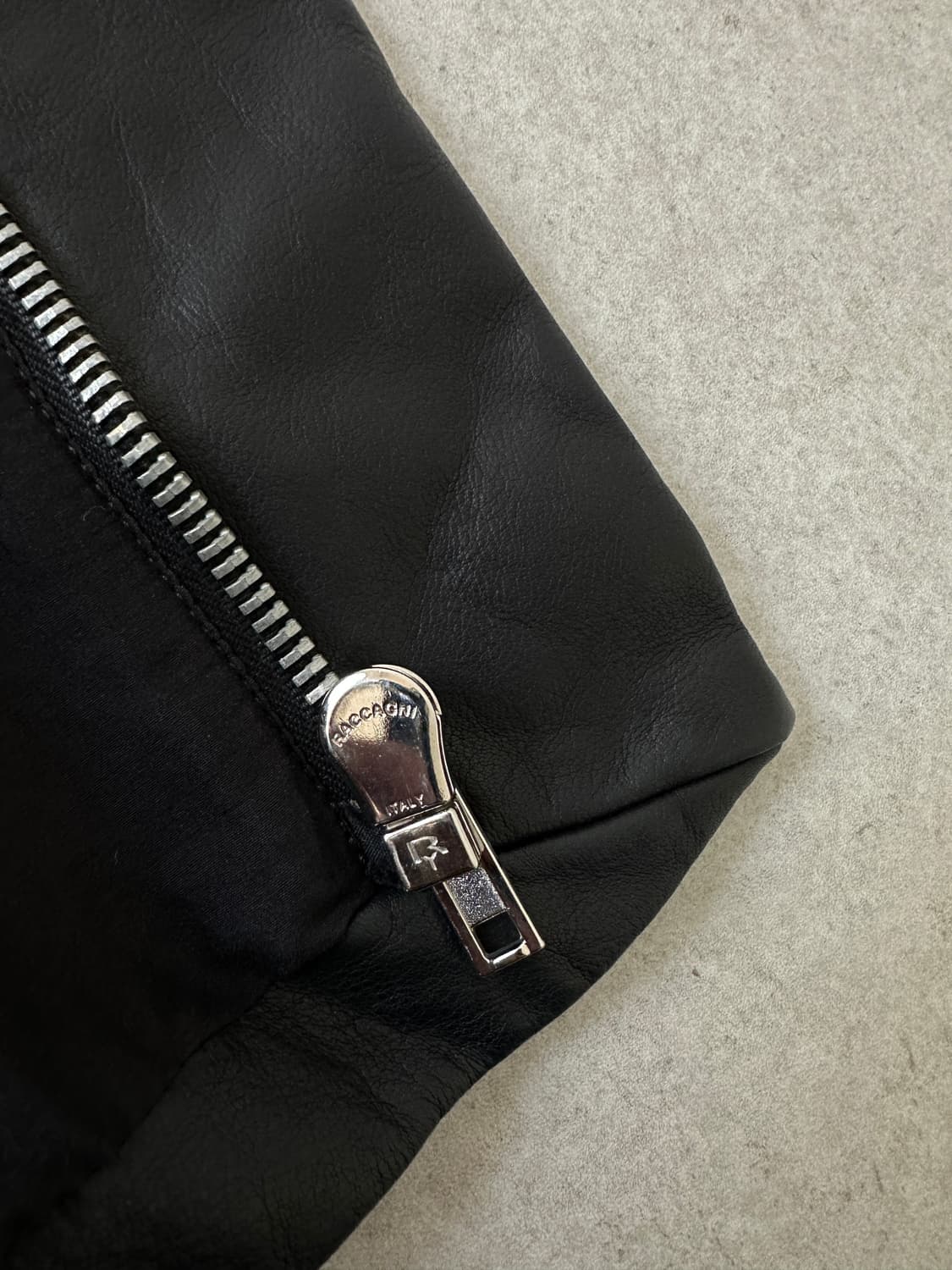 릭오웬스 2010FW 런웨이 스퀘어 하이넥 레더 자켓 상품이미지10