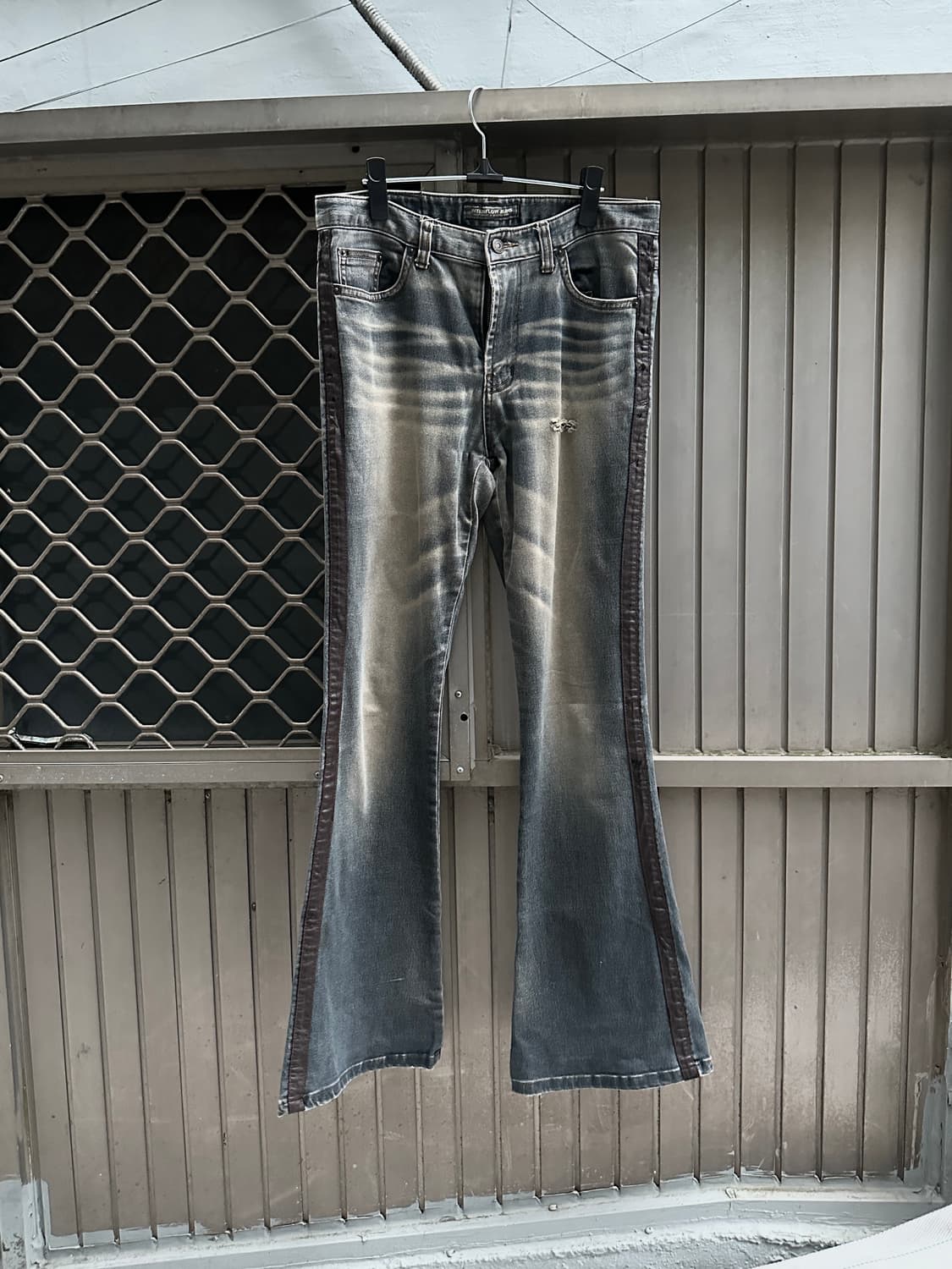 INTERFLOW side leather denim flare pants 상품이미지1
