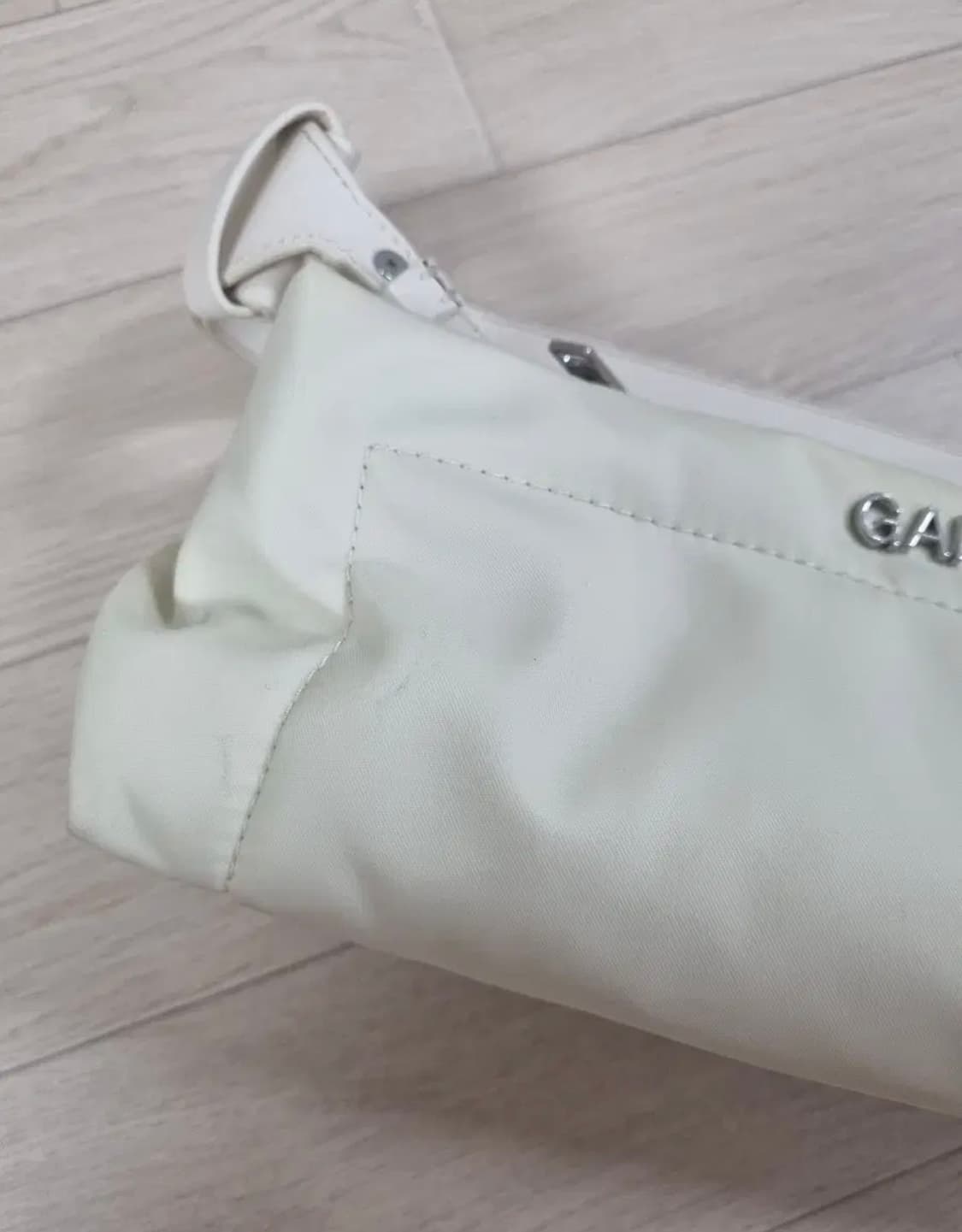 가니 필로우 바게트 백 상품이미지3