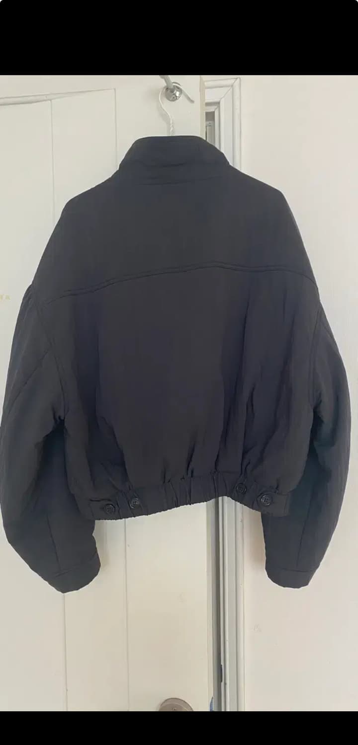 아모멘토 패디드 셔링 크롭 점퍼 상품이미지6