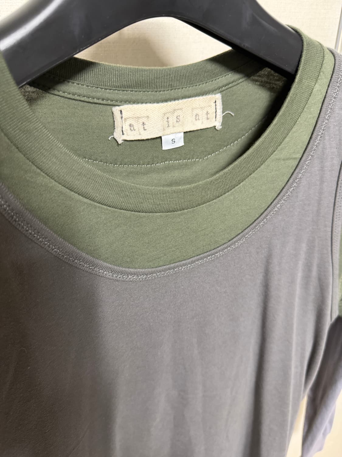 at is at 트리플 레이어드 티셔츠 (그레이,그린) 상품이미지6