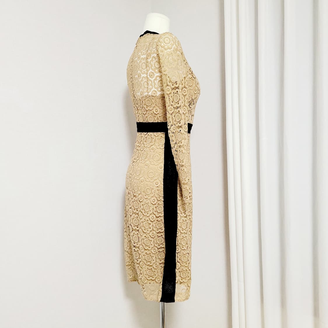 버버리 프로섬 드레스 원피스 골드자수 레이스 (55) 상태최상 상품이미지2