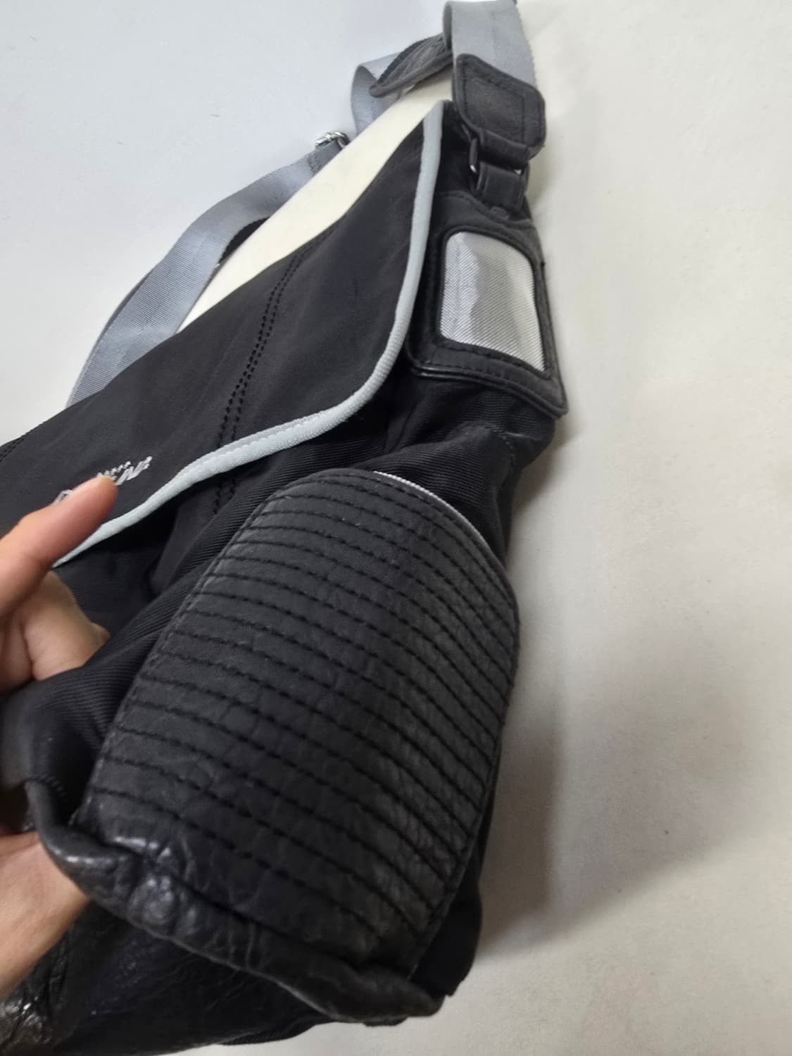 디젤 가죽배색 세련된 데일리 크로스백 상품이미지5