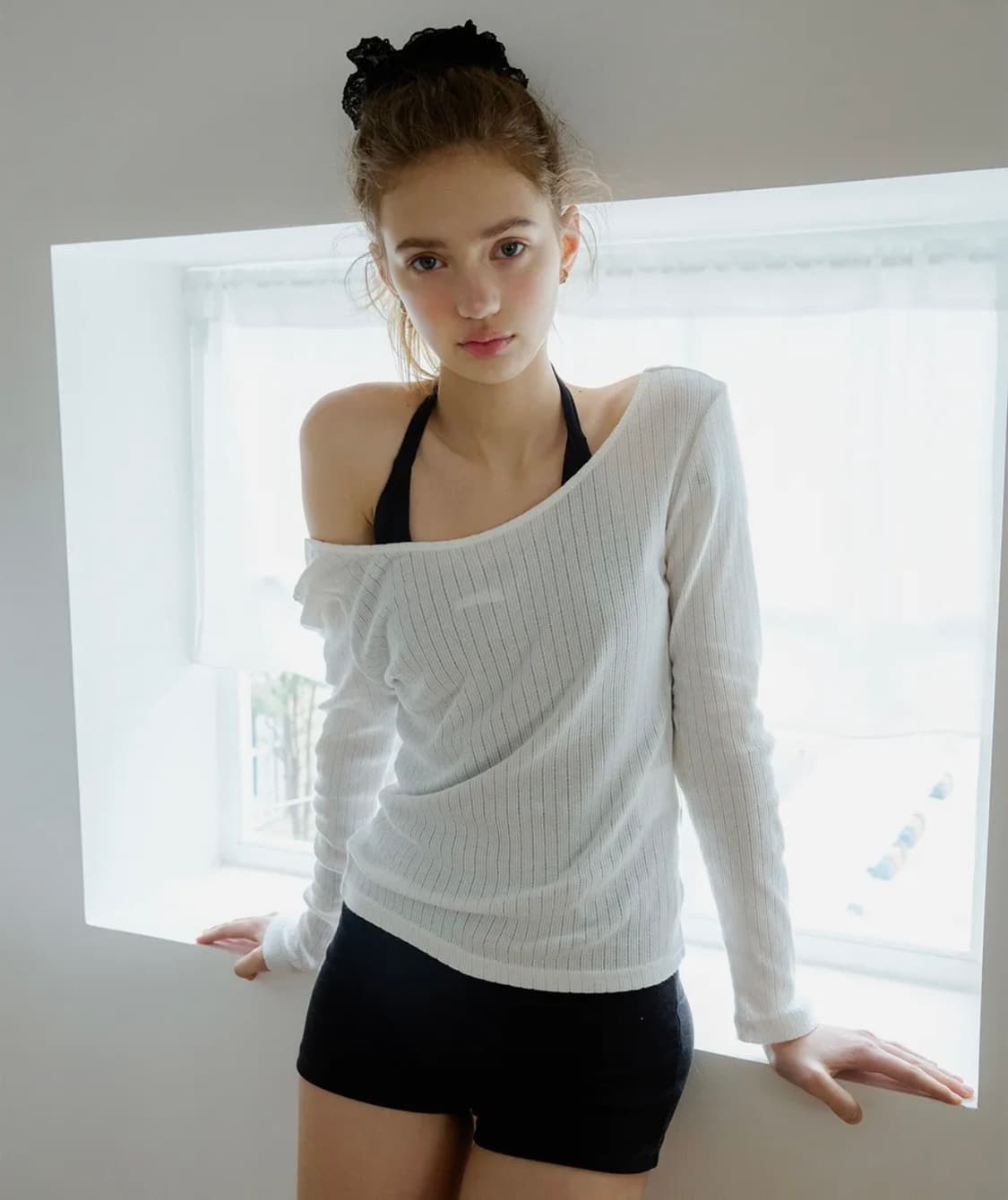 레터프롬문 레터즈 투웨이 슬림 티셔츠 롱슬리브딥유넥백트임발레코어원오프숄더 상품이미지1