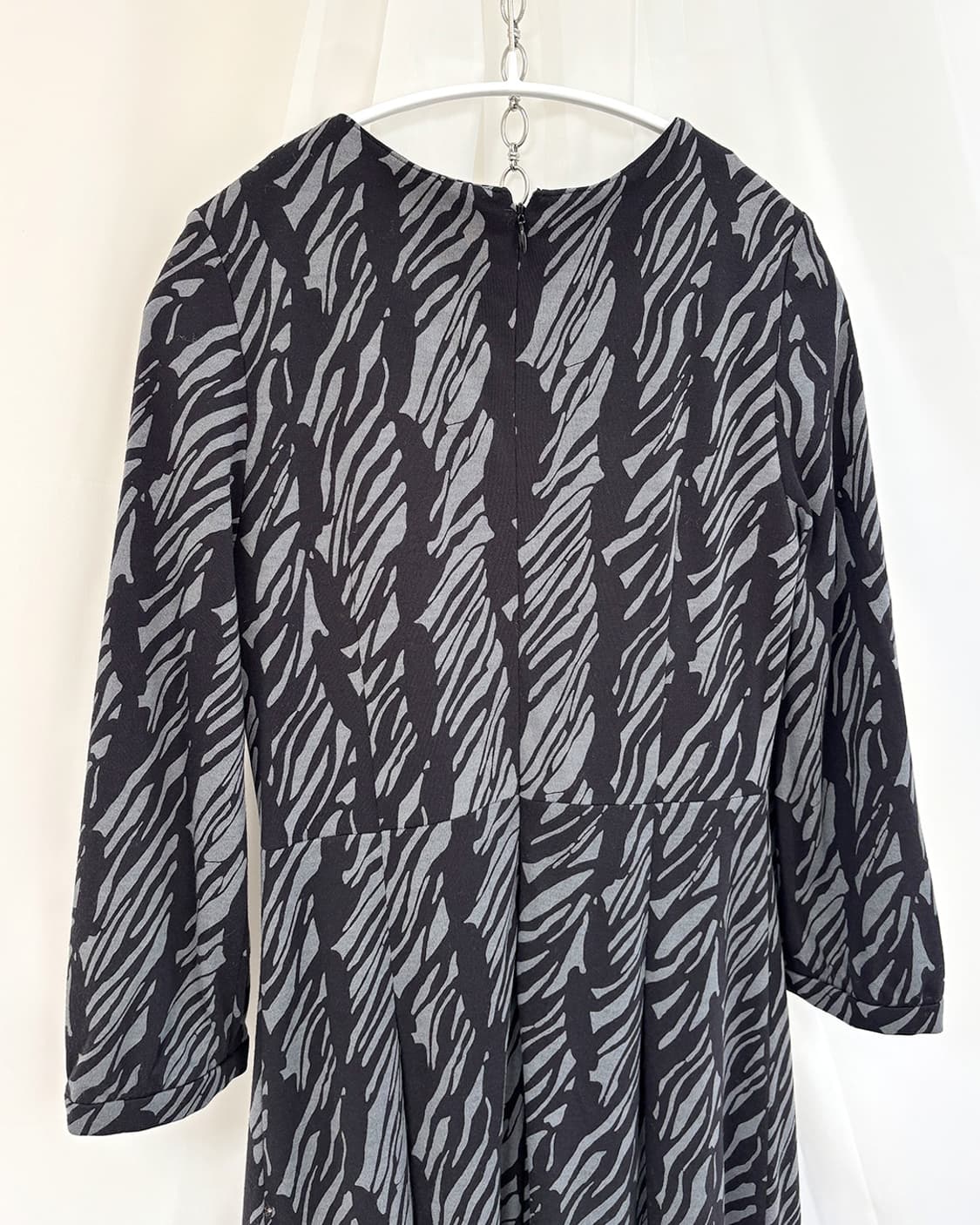 asymmetrical wave pattern pleats ops 상품이미지6