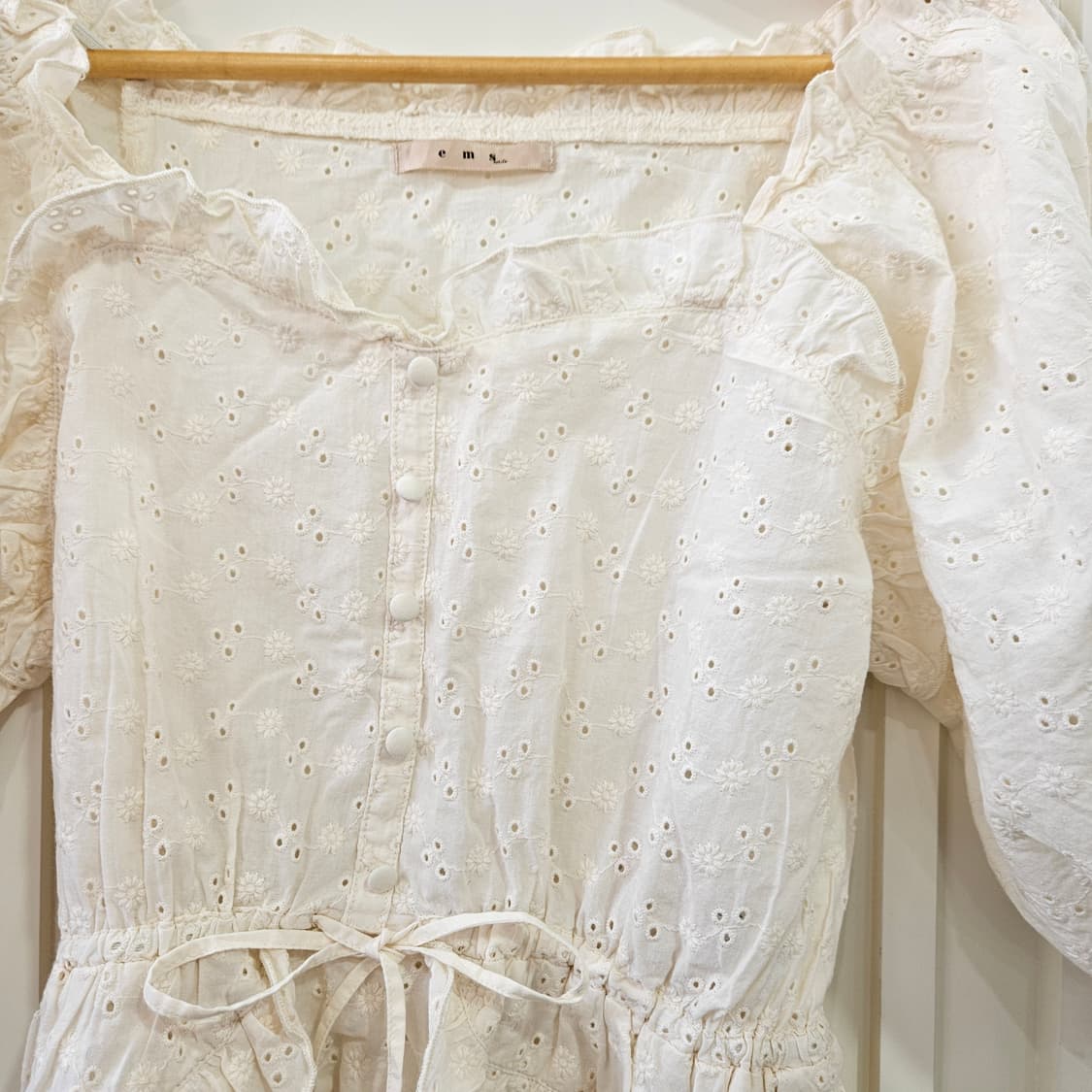 펀칭 코튼 오프숄더 블라우스 상품이미지5