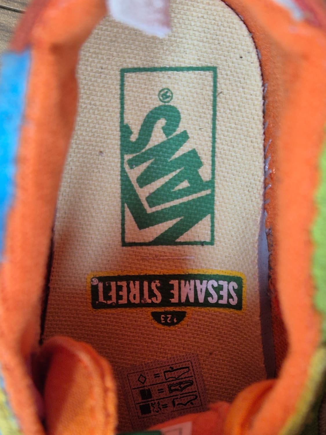 반스X세서미 스트리트 콜라보 유아용 운동화입니다. 알록달록한 색감에 쿠키 상품이미지6