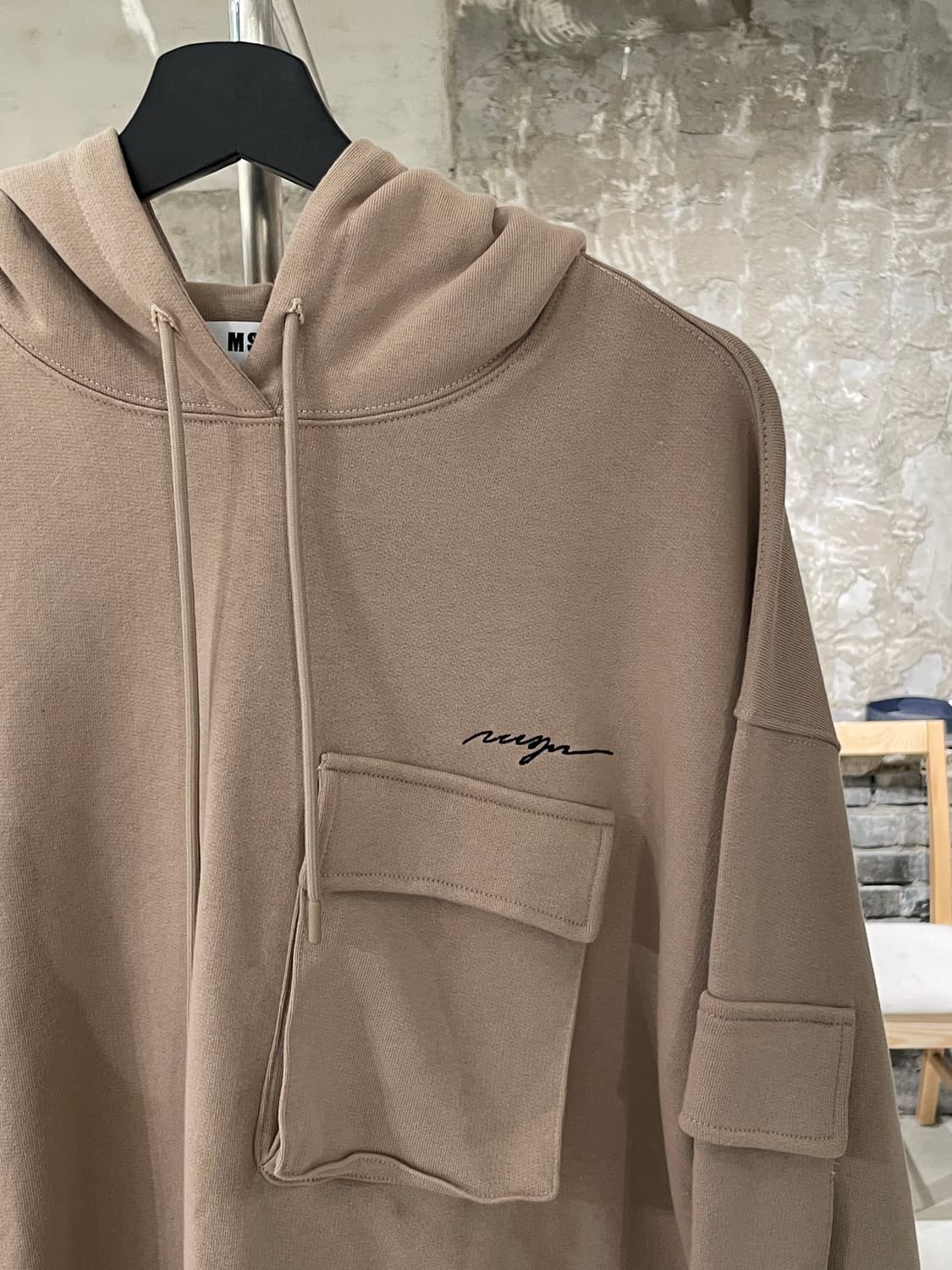 msgm 베이지 플랩 포켓 스트링 크롭 후디 상품이미지3