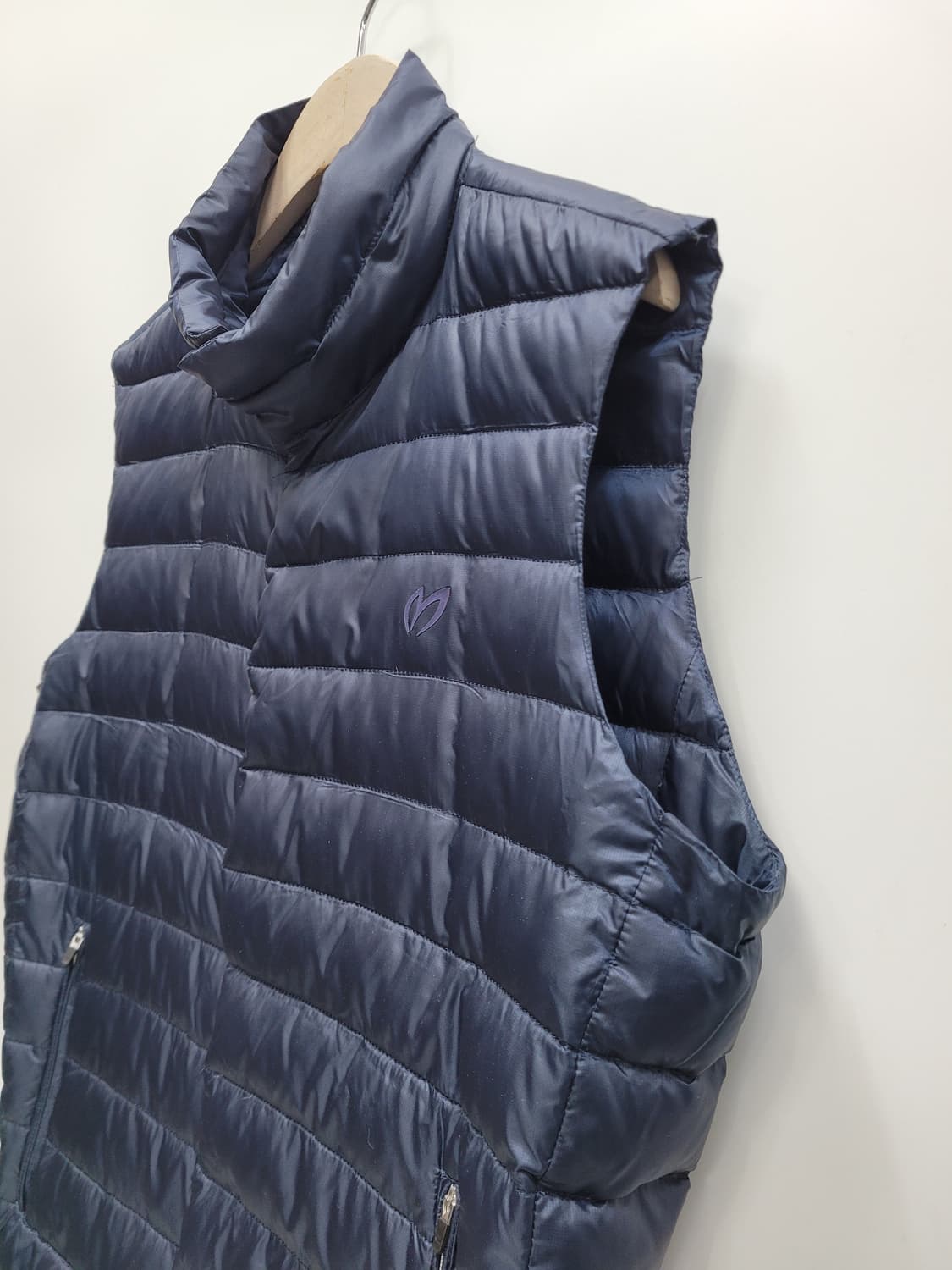 마스터바니에디션 경량 다운 패딩 베스트 / 사이즈 4 (95) 네이비
 상품이미지4