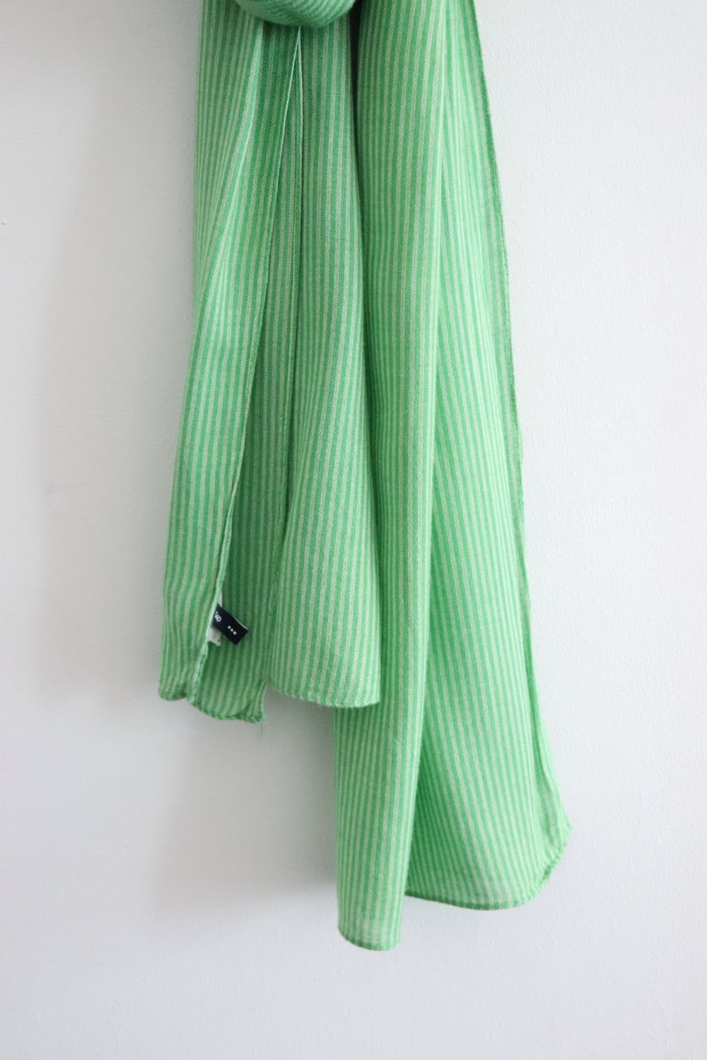 Gap stripe muffler (착용컷) 상품이미지2