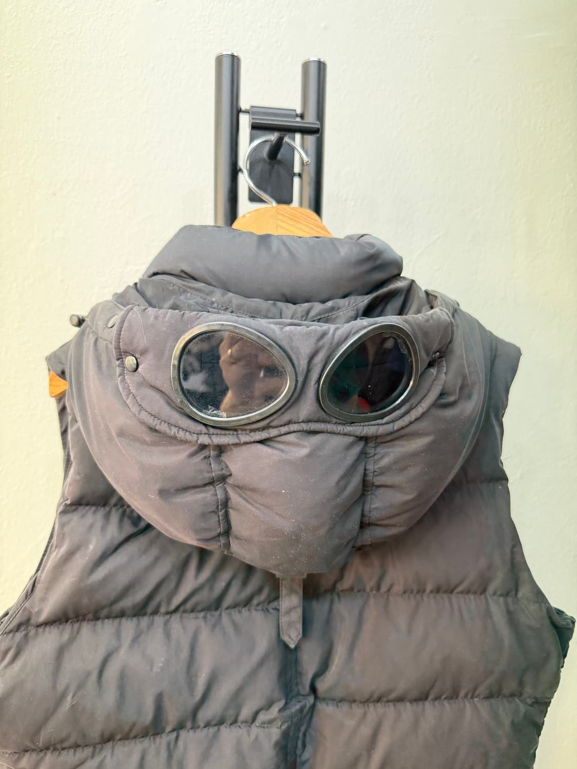 매장판정품) CP컴퍼니 렌즈 고글 패딩조끼 95 상품이미지6