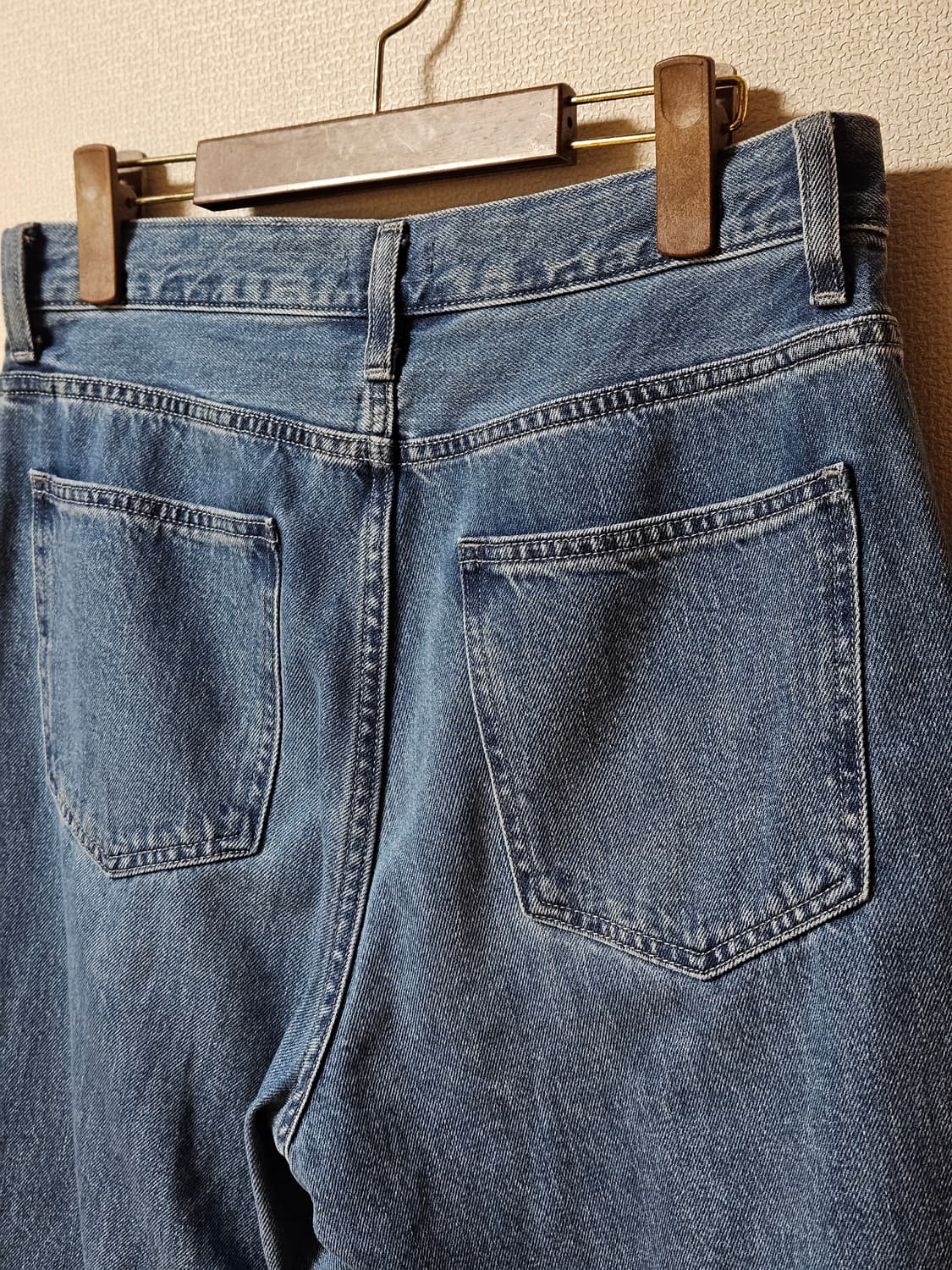 유니클로 와이드 스트레이트 진 중청 상품이미지4