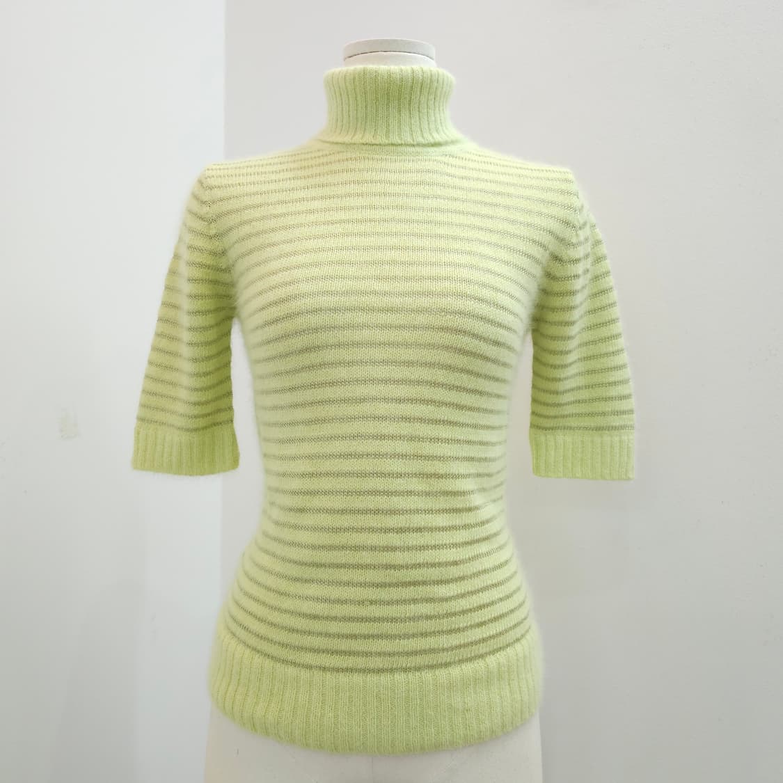 파스텔 라임 앙고라 스트라이프 반팔 터틀넥 니트 상품이미지1