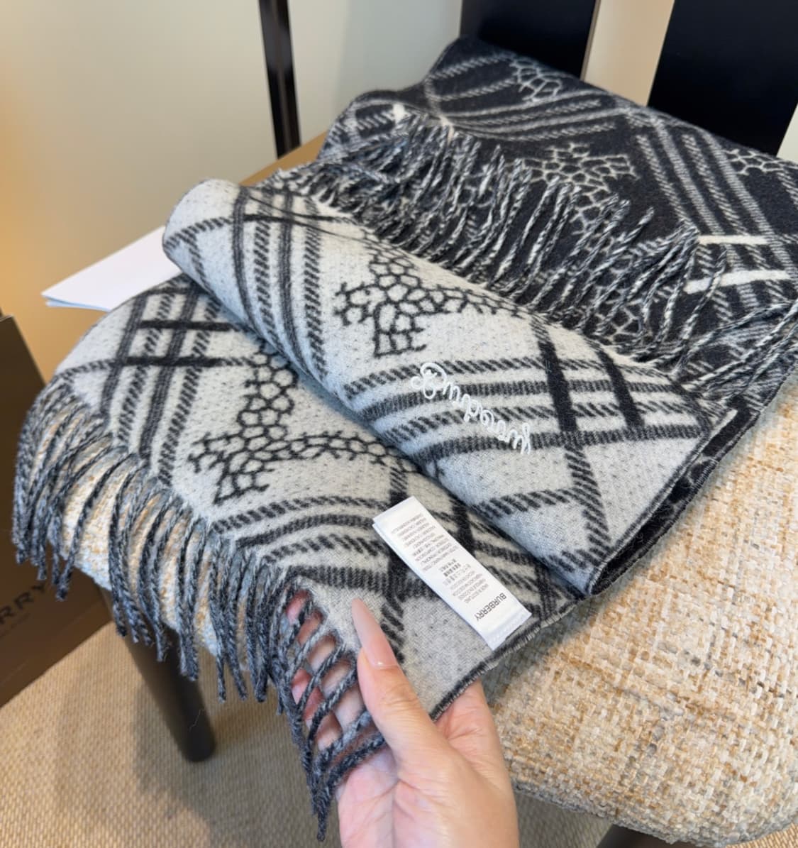 버버리 양면 머플러 램스울 100% 추동 단품
 상품이미지6