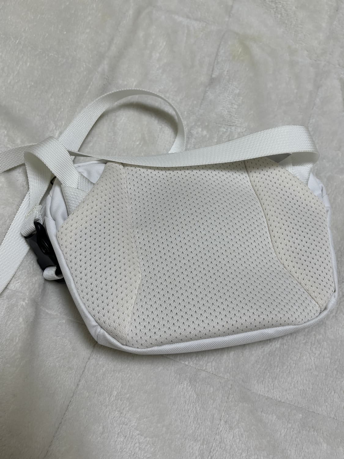 아크테릭스 크로스백 아이보리 상품이미지2