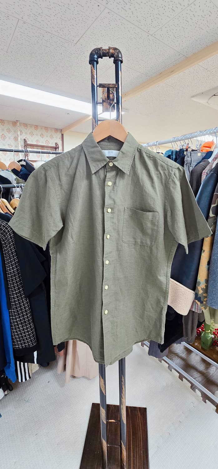 S 유니클로 카키 반팔 셔츠 컨디션최상 상품이미지1