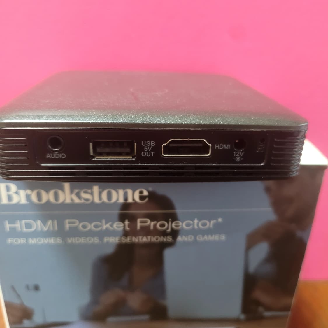 Brookstone HDMI 포켓 프로젝터 상품이미지2