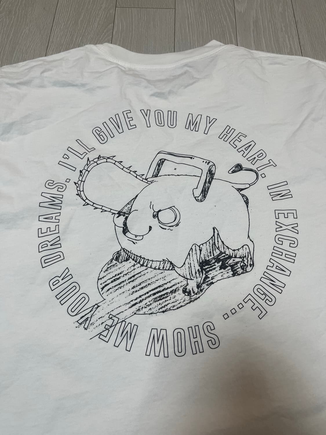 유니클로 체인소맨 반팔티 상품이미지1