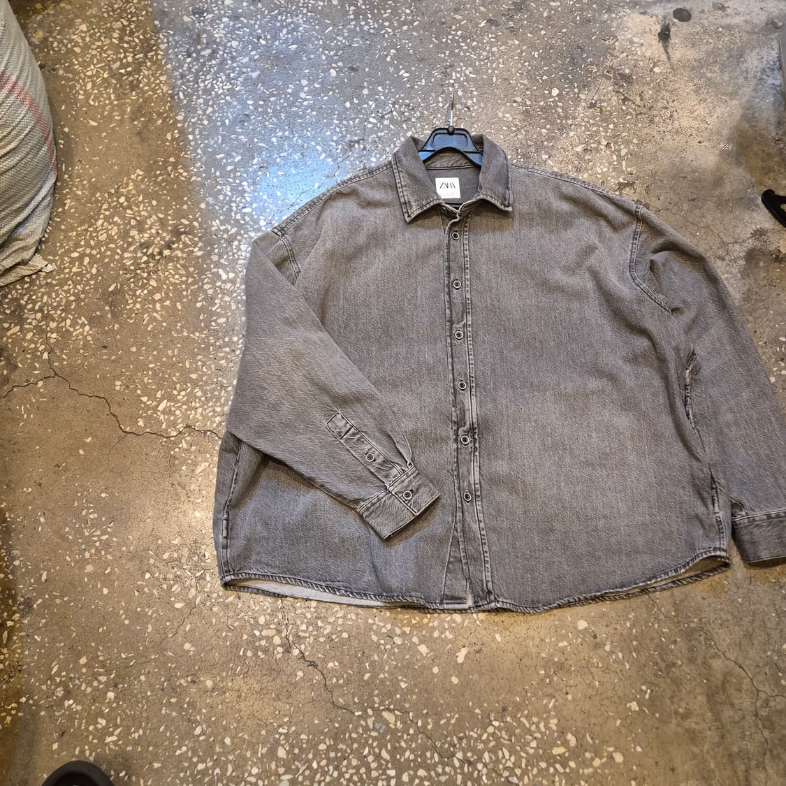 L(착샷잇음) 자라 피그먼트워싱 오버핏 데님셔츠  상품이미지7