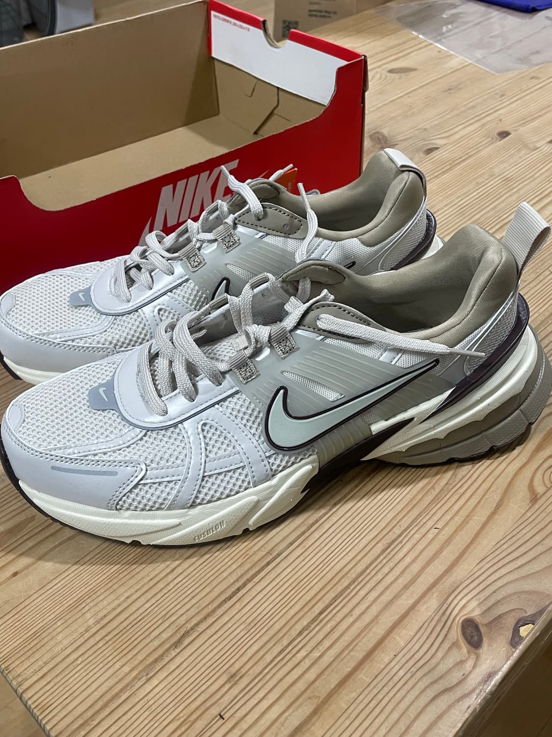 나이키 v2k 270 상품이미지2