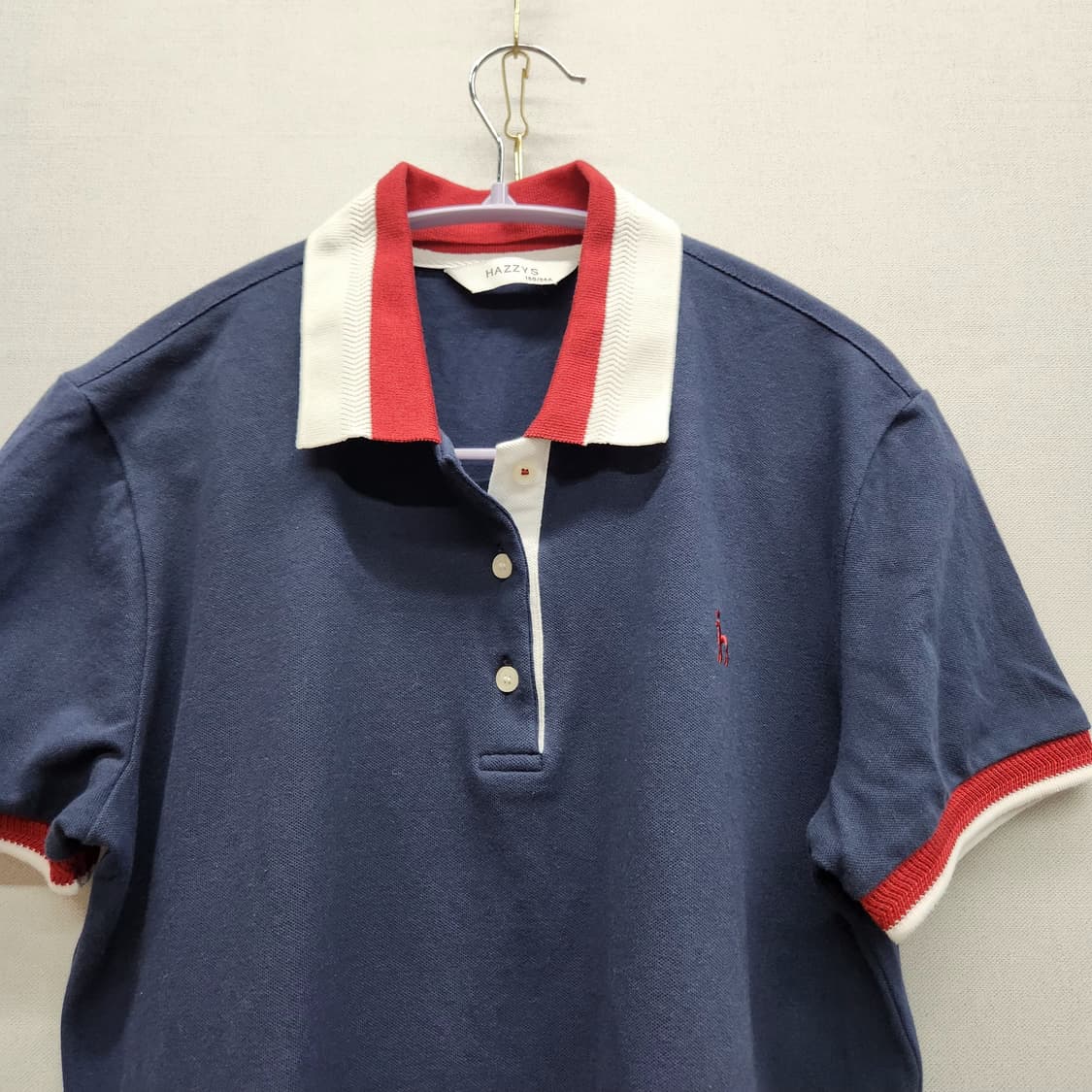 헤지스 로고 배색 디테일 반팔카라 S~M 상품이미지2