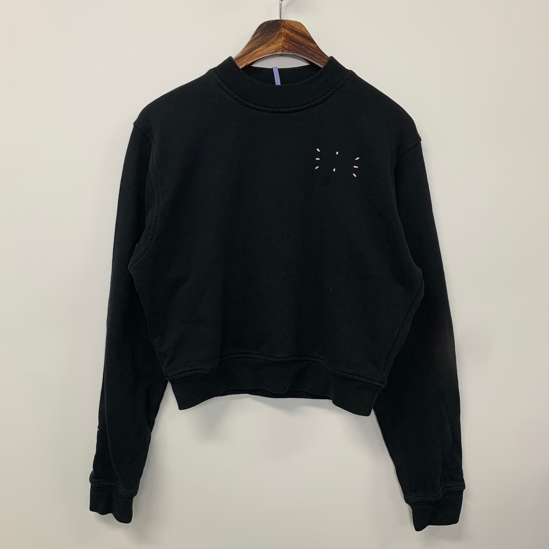 알렉산더맥퀸 블랙 크롭 맨투맨 상품이미지2