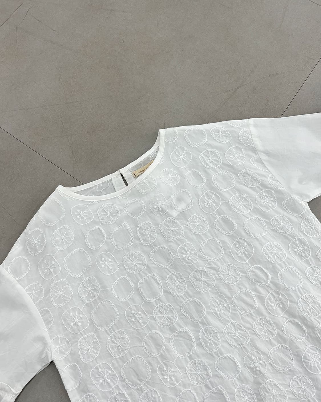 North Object de Petit 도트 자수 반팔 블라우스 상품이미지2