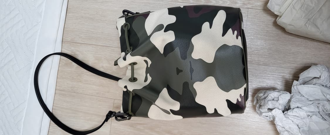 (중고)버버리 그린 카모플라쥬 코팅 캔버스 포이베 드로스트링 파우치 상품이미지6