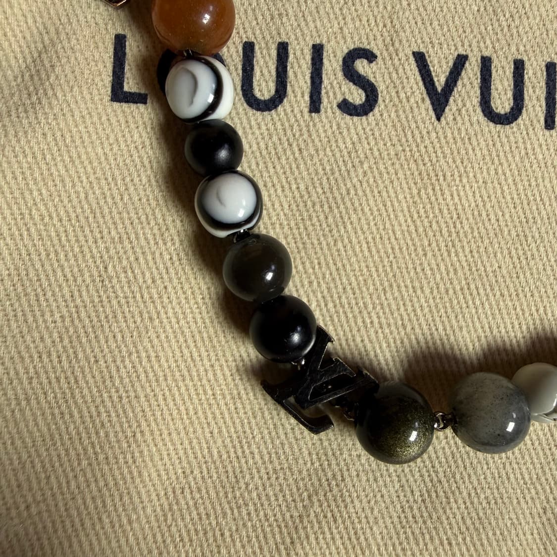 루이비통 LV 스톤 펄 모노그램 비즈 브레이슬릿 팔찌 상품이미지3
