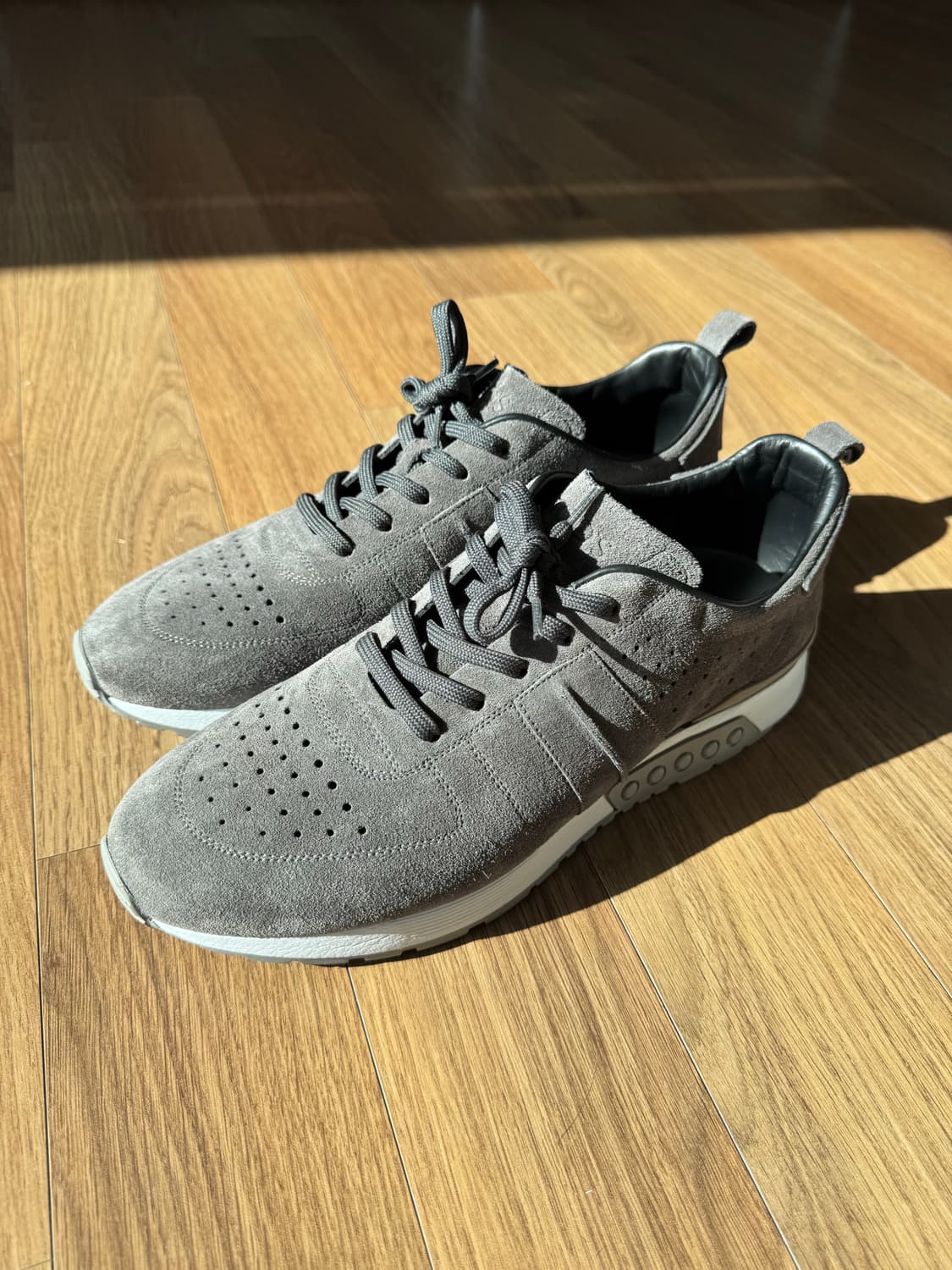 [Tods] 토즈 남성 스웨이드 스니커즈 7.5 회색 상품이미지2