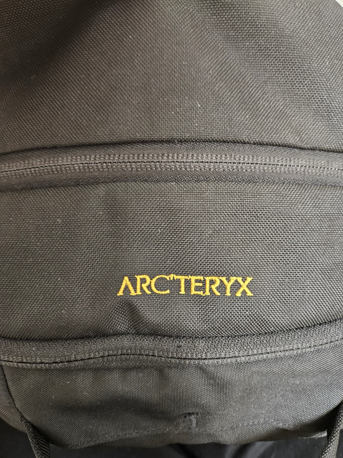 아크테릭스 맨티스 26 블랙 골드 백팩 상품이미지2