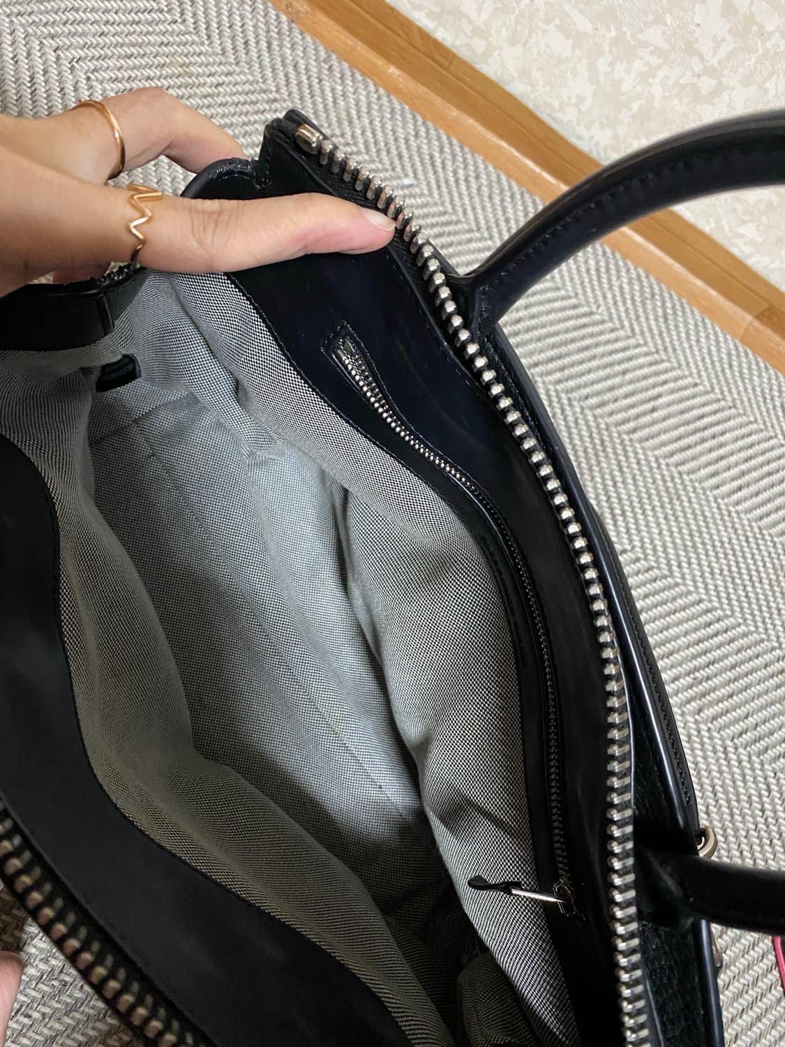 알렉산더 왕 블랙 아티카 가죽 스웨이드 사첼백 토트백 상품이미지5