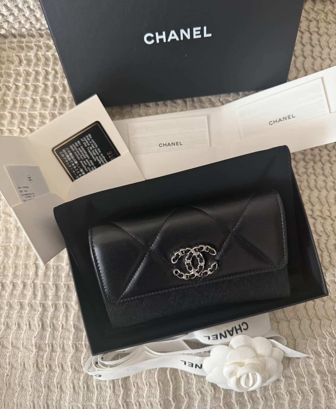 샤넬19 플랩 블랙 중지갑 미사용 새상품 상품이미지1