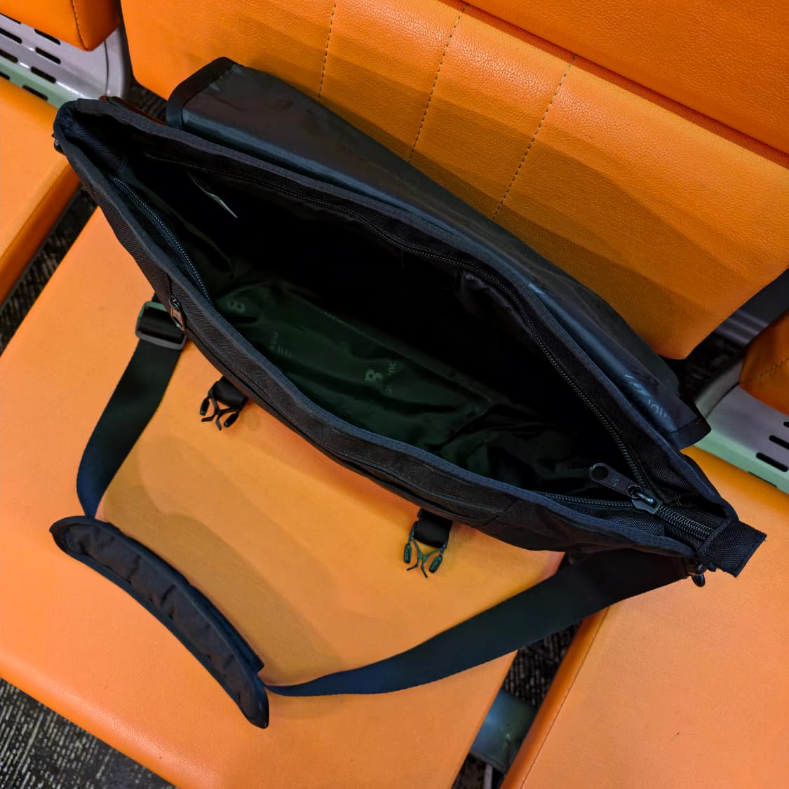 뉴발란스 메신저백  상품이미지8