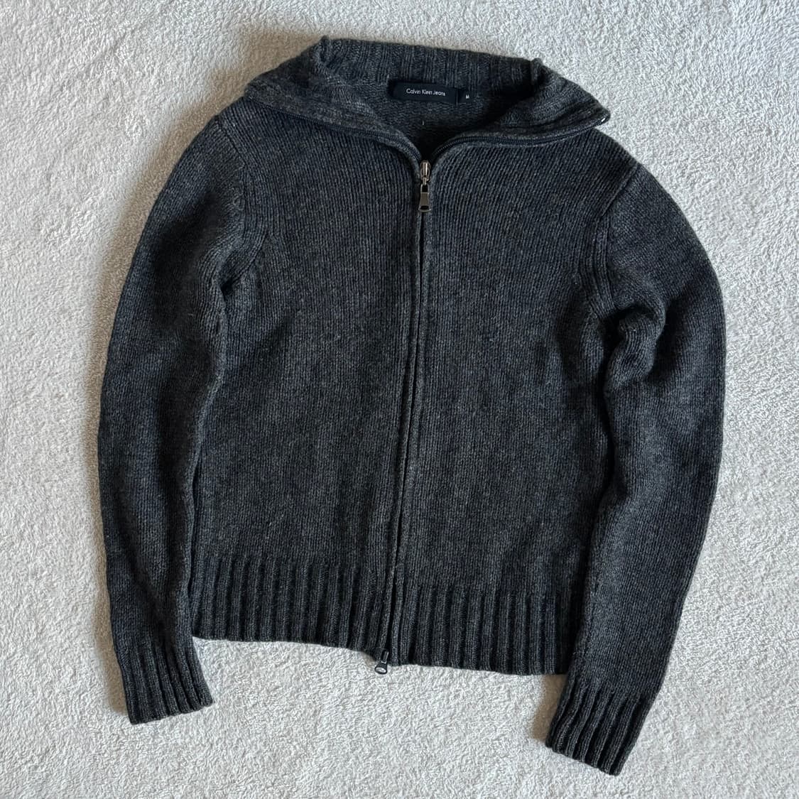 일본빈티지 캘빈클라인 차콜 딱붙 니트집업 상품이미지1